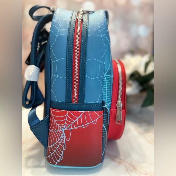 NWT! Limited edition SDCC Spider-Man Loungefly Lenticular Glow mini backpack - Picture 9 of 10